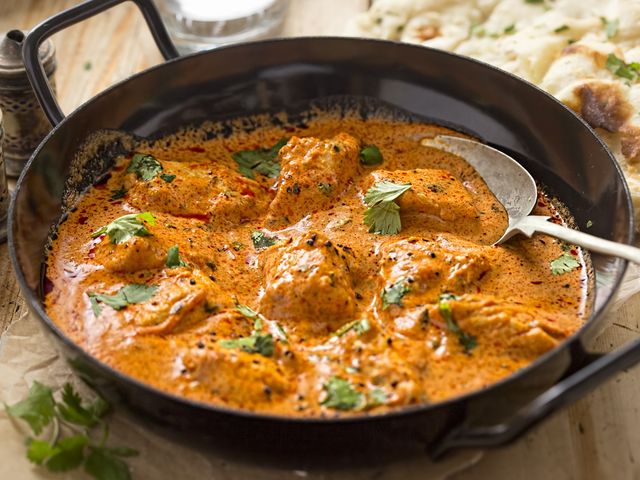 Куриные бедра в кокосовом молоке с карри и гарам масала